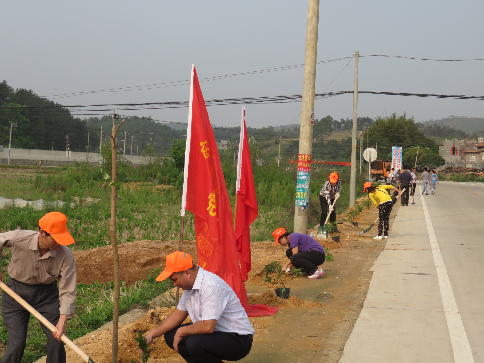 3月19日，龍圩區(qū)人民政府麥用潤副區(qū)長、大坡鎮(zhèn)政府鐘柱海書記、桂東公路管理局陳志武書記、蒼梧公路管理局樂金梅局長等領導與