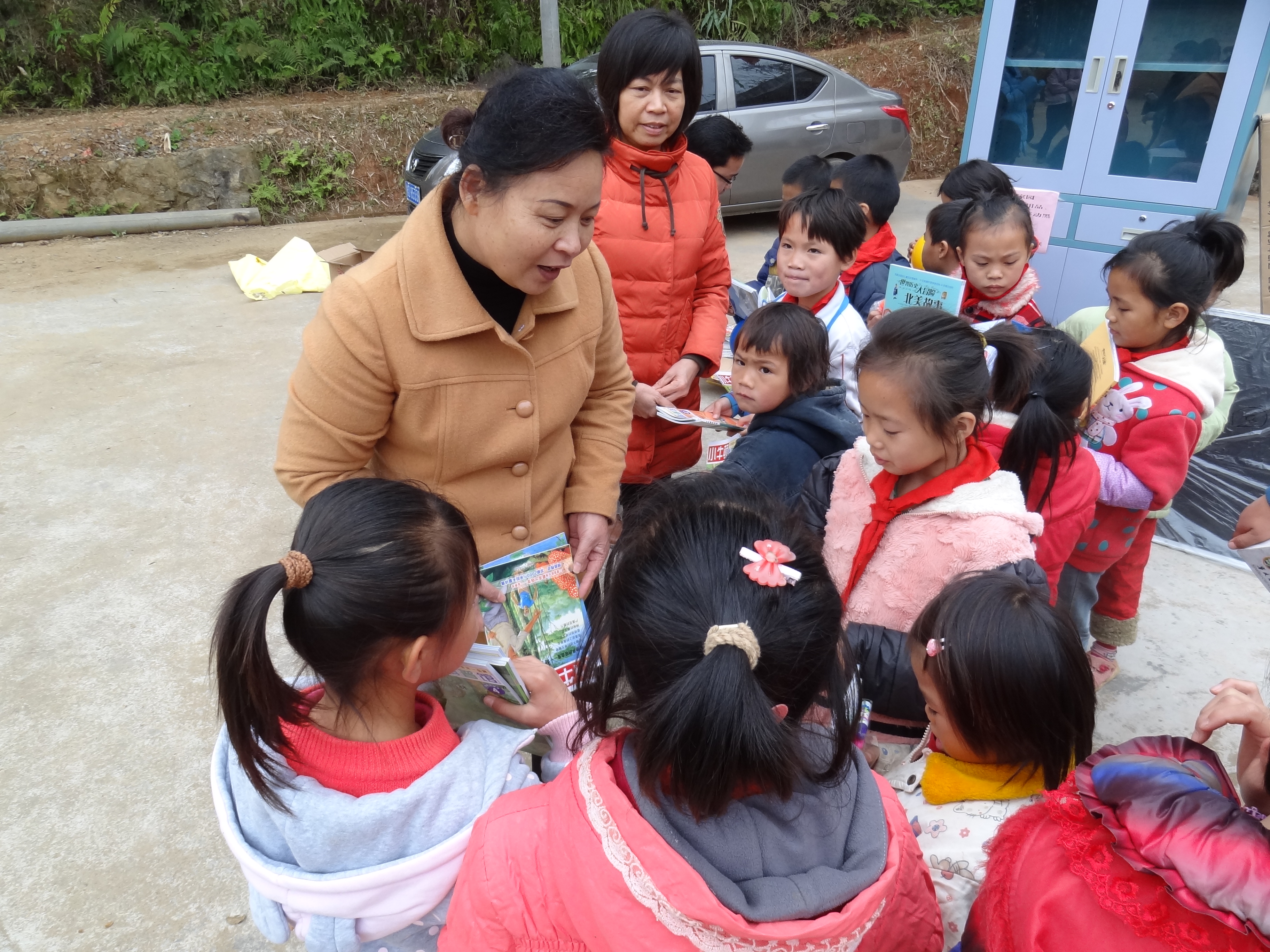 龍圩區(qū)總工會慰問留守兒童