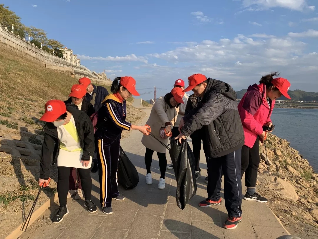 梧州市總工會(huì)組織參與環(huán)保志愿服務(wù)活動(dòng)