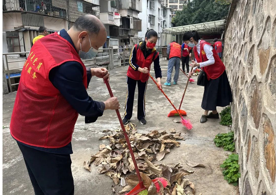 群力協(xié)作同清潔，學(xué)習(xí)雷鋒好榜樣