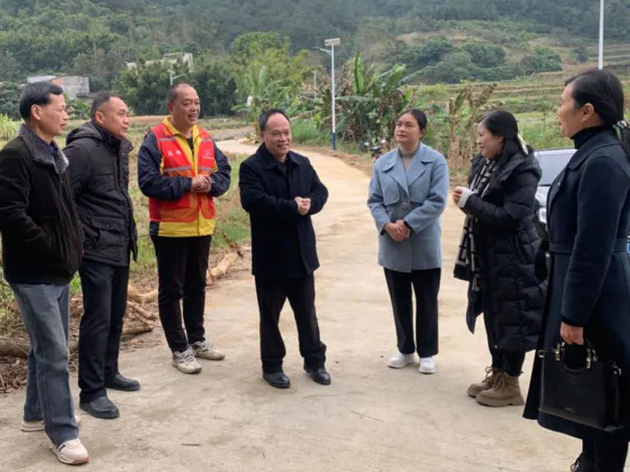 謝善高率隊到岑溪市大隆鎮(zhèn)那蓬村調(diào)研鄉(xiāng)村振興工作