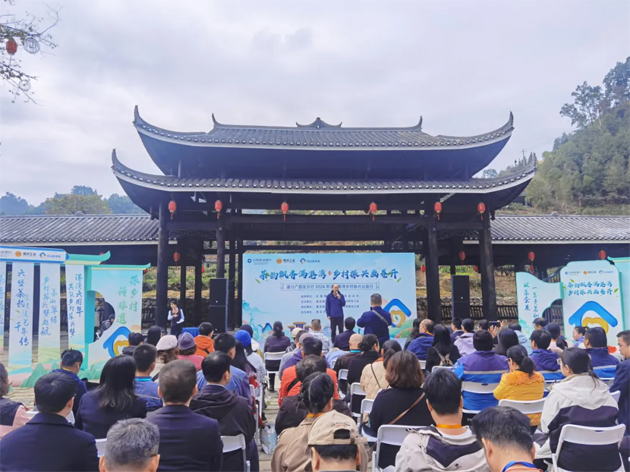 茶韻飄香滿(mǎn)港灣 鄉(xiāng)村振興畫(huà)卷開(kāi) | 市總工會(huì)和建行梧州分行聯(lián)合開(kāi)展助力鄉(xiāng)村振興公益行活動(dòng)