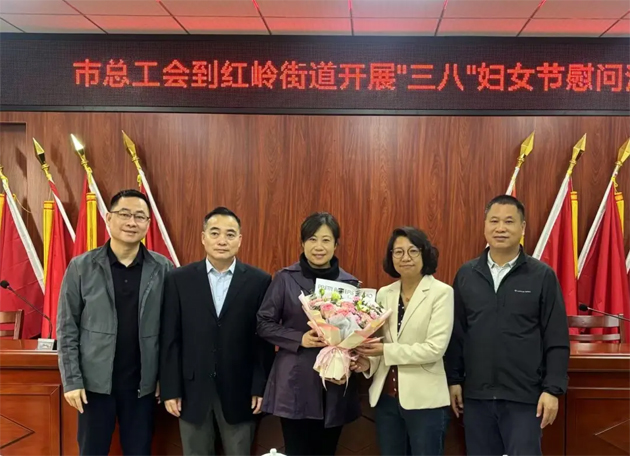 “花”樣過(guò)節(jié)，綻放巾幗芳華系列（三）丨市總工會(huì)開(kāi)展巾幗勞模工匠走訪慰問(wèn)活動(dòng)