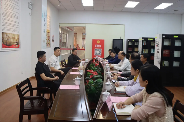 梧州市總工會(huì)與廣西翅冀鋼鐵有限公司開展工會(huì)工作交流