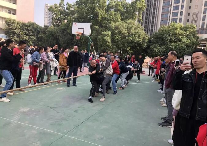 龍圩區(qū)總工會開展“慶元旦、迎春節(jié)”職工趣味體育活動