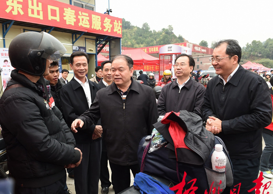 粵桂兩省(區(qū))領(lǐng)導(dǎo)檢查“暖流行動”并開展志愿服務(wù)