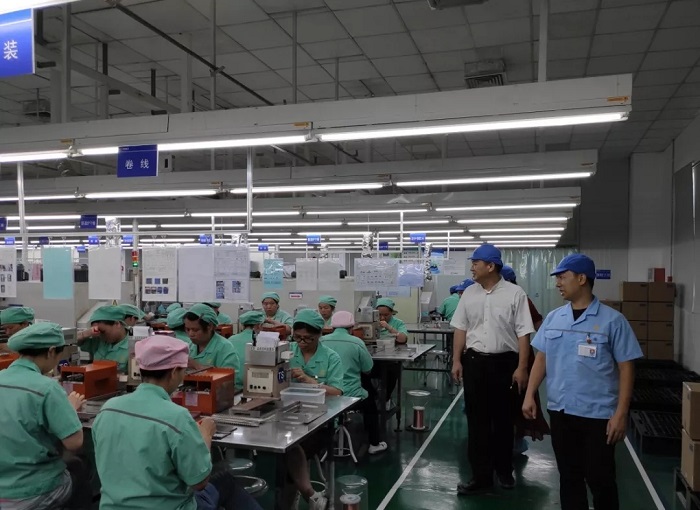 龍圩區(qū)總工會(huì)深入企業(yè)開展走訪調(diào)研