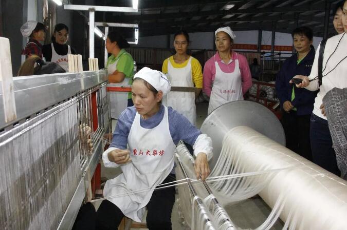 市總工會舉行職工職業(yè)織綢技能大賽